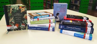 Alguns dos novos exemplares recebidos pela biblioteca do Campus Cerro Largo