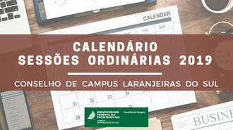 No centro da imagem uma faixa marrom com a escrita "Calendário Sessões Ordinárias 2019 - Conselho de Campus Laranjeiras do Sul". Ao fundo da imagem um calendário.