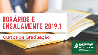 Na imagem a informação "Horários e ensalamento 2019.1 - Cursos de Graduação" aparece sobreposta a imagem de um caderno aberto.