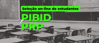 foto em preto e branco de uma sala de aula vazia. Em letras verdes está escrito Seleção online de estudantes PIBID e PRP