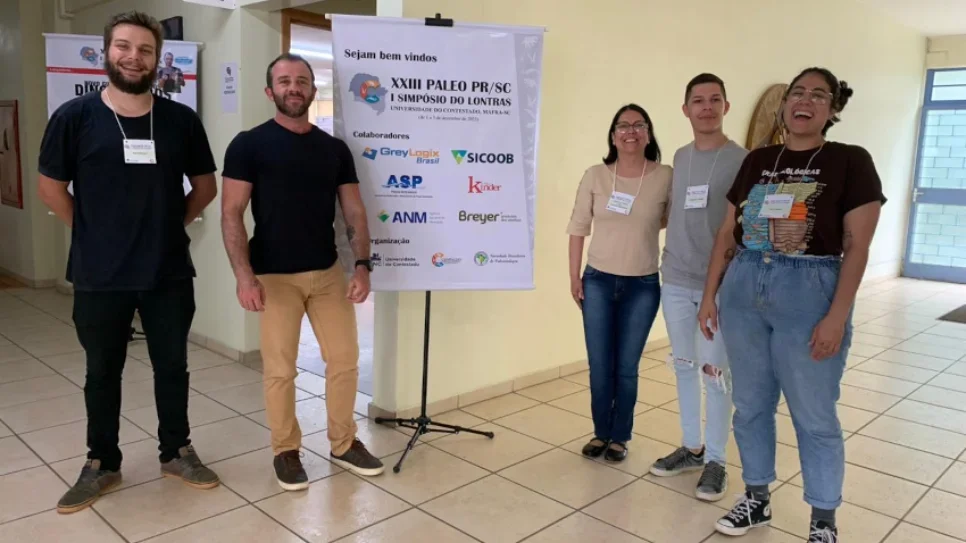 Alunos e professores participam de evento sobre paleontologia