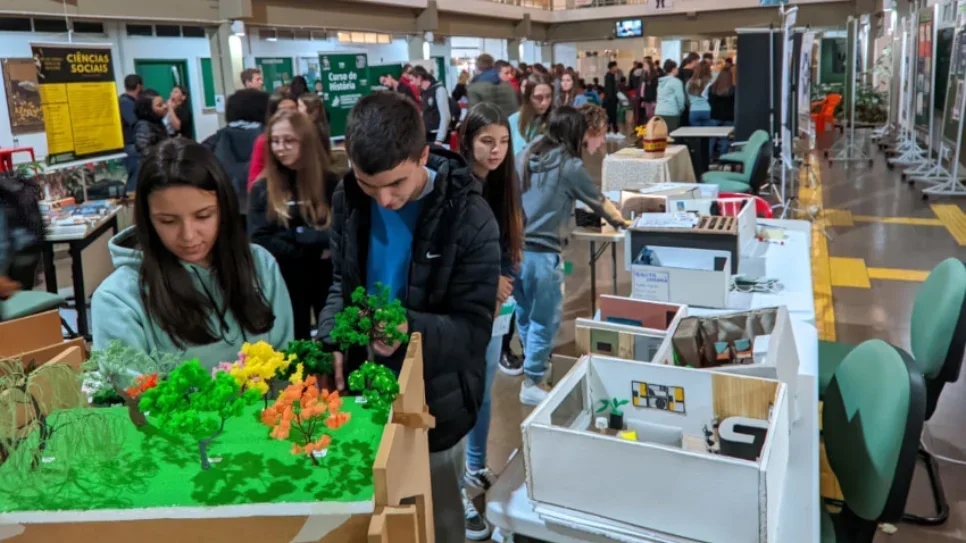 Estudantes do Ensino Médio visitam o Campus Erechim