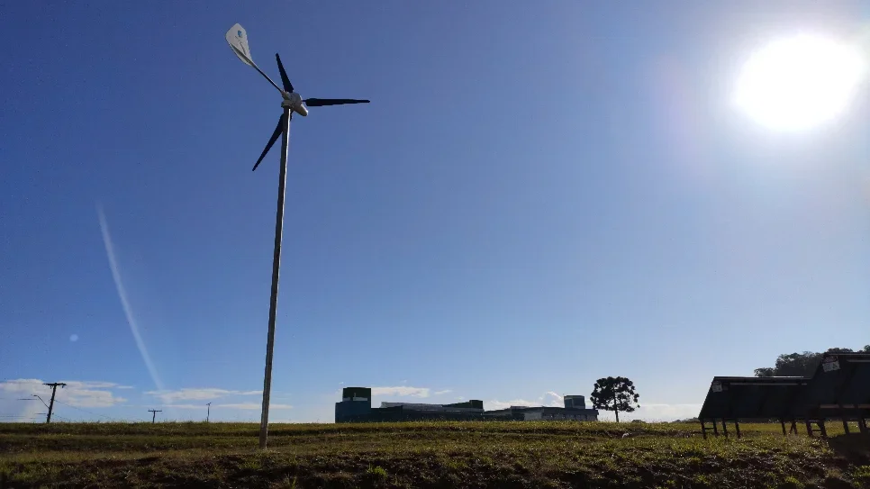 Aerogerador é instalado no Campus Erechim