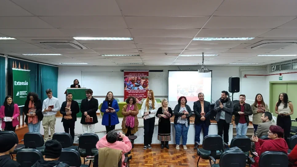 Professoras e estudantes do Campus Laranjeiras do Sul lançam livro 