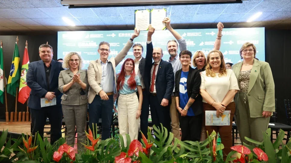 Ministro da Educação assina termo para construção de Hospital Universitário da UFFS 