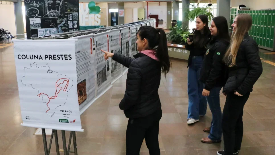  Campus Realeza recebe exposição sobre o legado histórico da Coluna Prestes